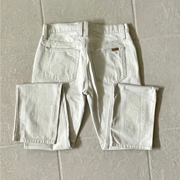 JOE’S (MEN) “BRIXTON FIT” (SLIM STRAIGHT) JEAN’S (CRÈME COLOR) - Picture 3 of 5